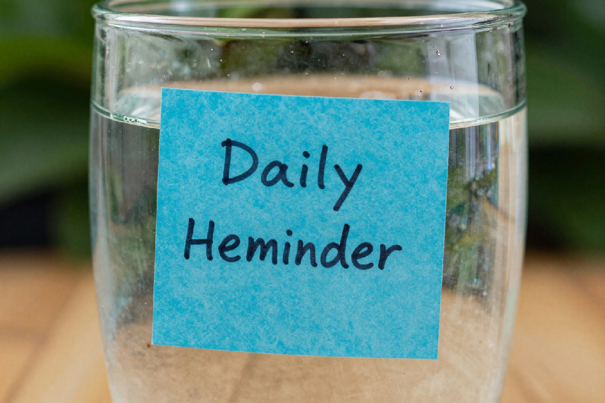 Fabbisogno d'acqua: quanta acqua è consigliabile bere ogni giorno per rimanere idratati