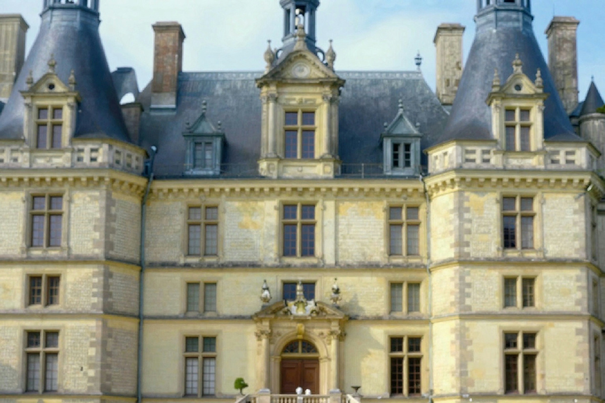 Un viaggio nel tempo al castello di Des Milandes in Francia: tra fascino e mistero storico